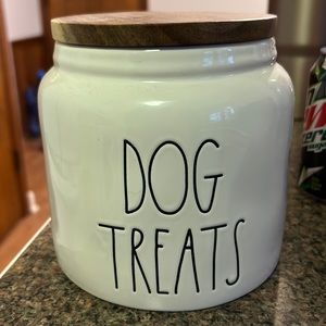Dog treat Rea Dunn
